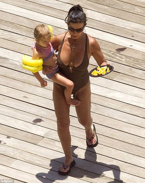 Сестра Бритни Спирс показала свои прелести. Фото