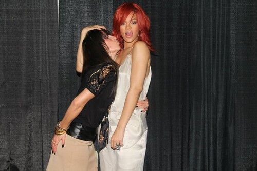 Рианна вместе со своими фанатами