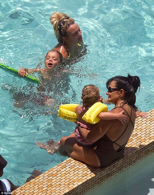 Сестра Бритни Спирс показала свои прелести. Фото