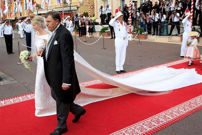 Князь Монако Альбер II и княгиня Шарлен обвенчались. Фото