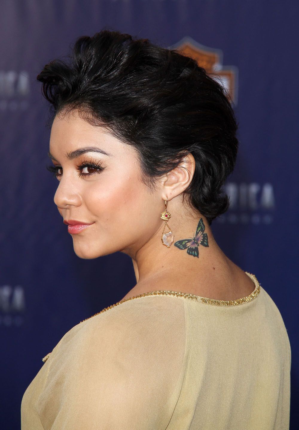 Ванесса Хадженс практически голая на красной дорожке