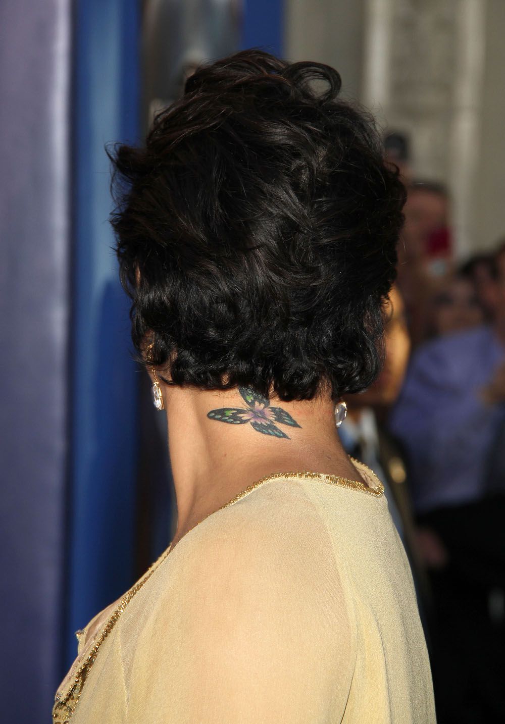 Ванесса Хадженс практически голая на красной дорожке