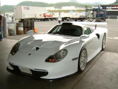 На продажу выставлен один из самых редких Porsche — 911 GT1 Strassenversion