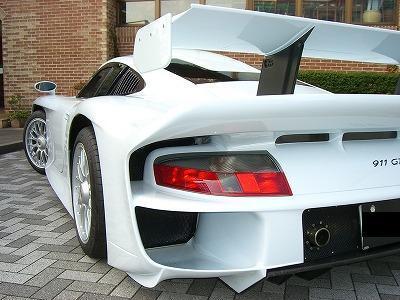 На продажу выставлен один из самых редких Porsche — 911 GT1 Strassenversion