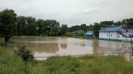 Польшу накрыл грозовой дождь: затоплено метро и вокзал. Фото, видео