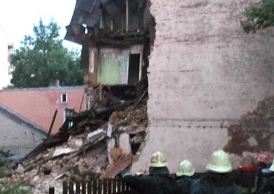 В центре Риги молния разрушила пятиэтажный дом. Фото