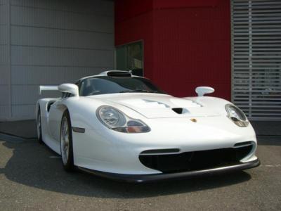 На продажу выставлен один из самых редких Porsche — 911 GT1 Strassenversion