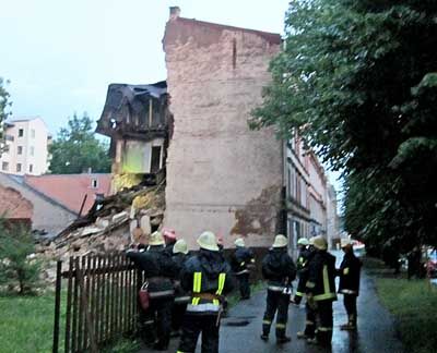 В центре Риги молния разрушила пятиэтажный дом. Фото