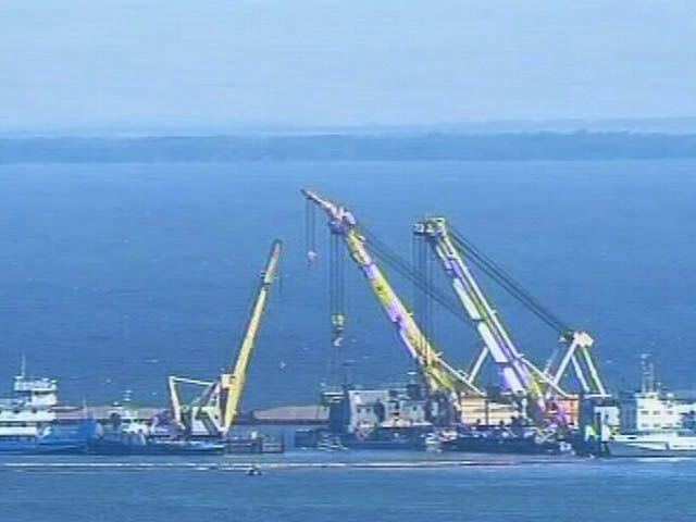 "Булгария" показалась из-под воды. Фото