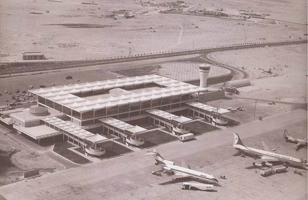 Аеропорт в пустелі