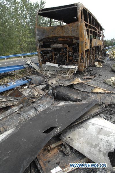 Понад 40 людей згоріли живцем в автобусі в Китаї. Фото
