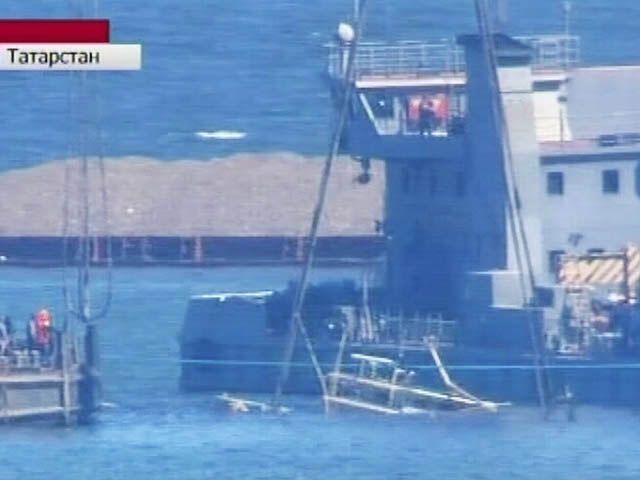 "Булгария" показалась из-под воды. Фото