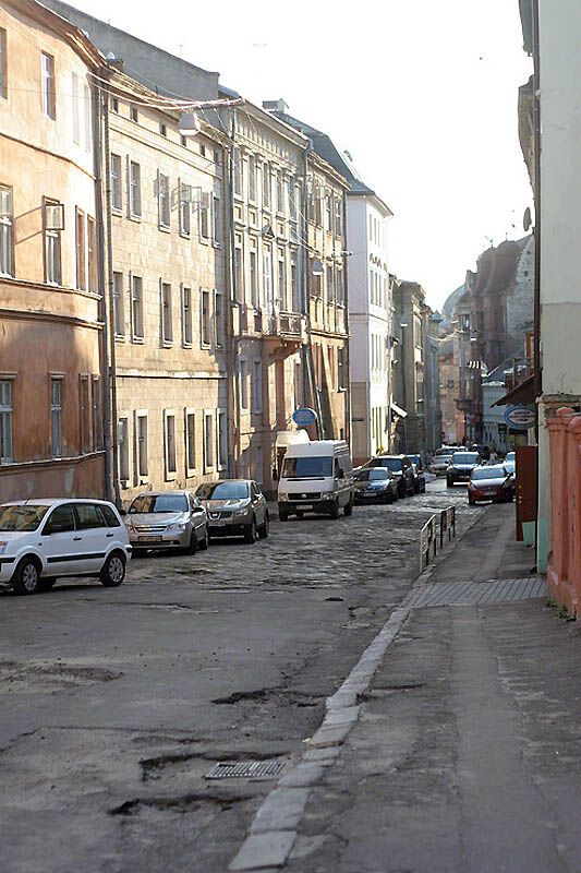 2. Где жить? Лучше всего снять номер в отеле “Жорж”. Это роскошная старая гостиница работает с конца XVIII века. Легенды, знаменитые постояльцы – философы, писатели, космонавты…