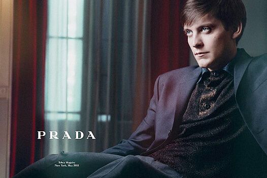 Магуайр в новом оборазе от Prada