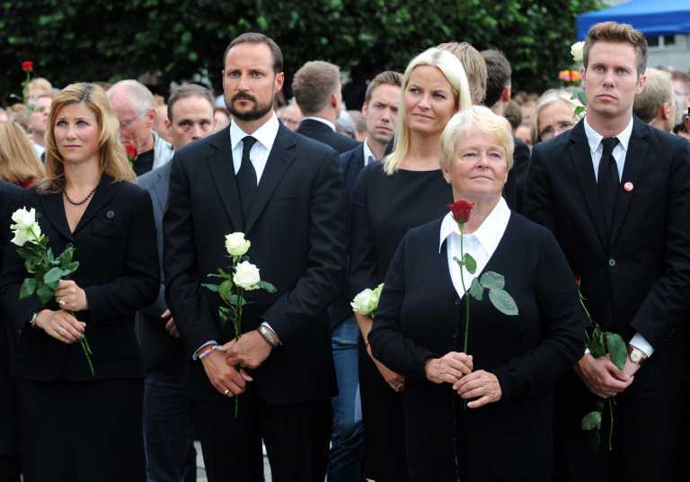 В Осло прошел "Марш роз" в память о жертвах Брейвика. Фото