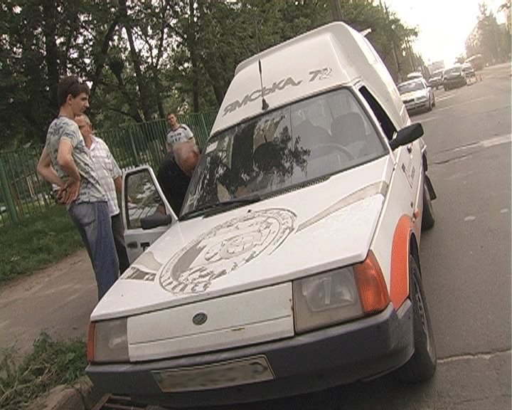 В Киеве Volkswagen Caddy «отфутболил» «Таврию» на 30 метров