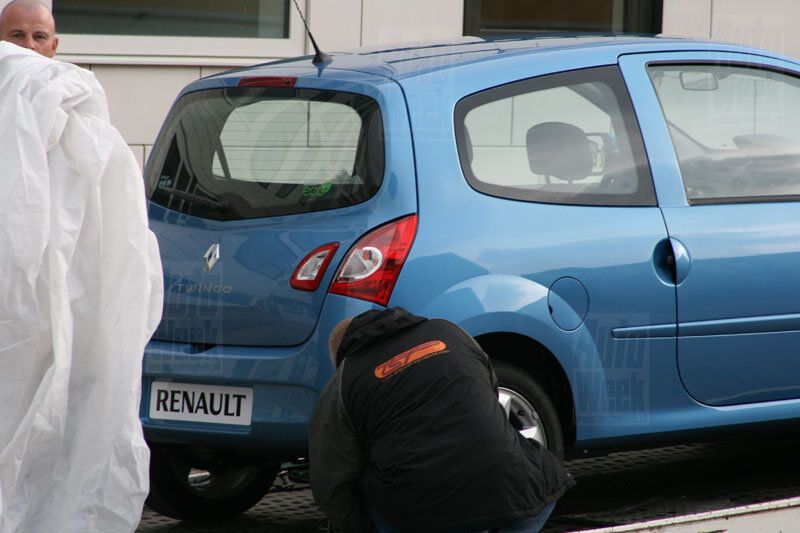 Первые снимки обновленного компактного хэтчбека Renault Twingo