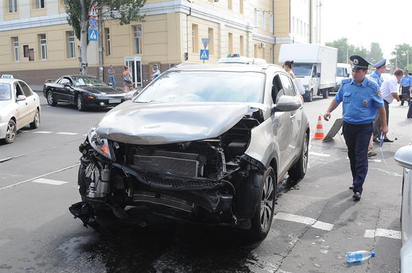 Kia Sportage швырнула "Газель" прямо в пешеходов на «зебре»