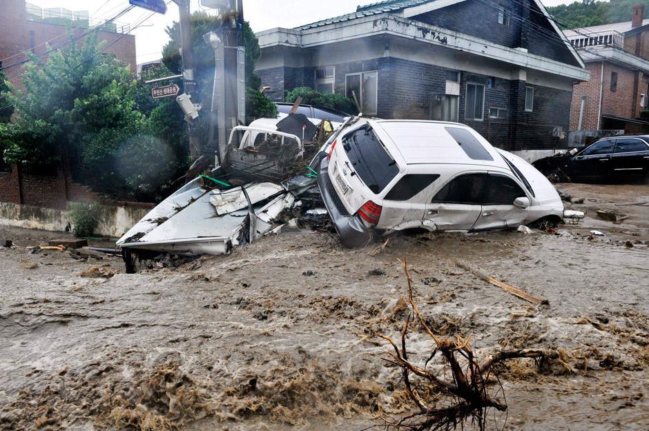 В Южной Корее льют “дожди века” и гибнут люди