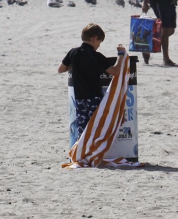 Бекхэм обучает сына на пляже