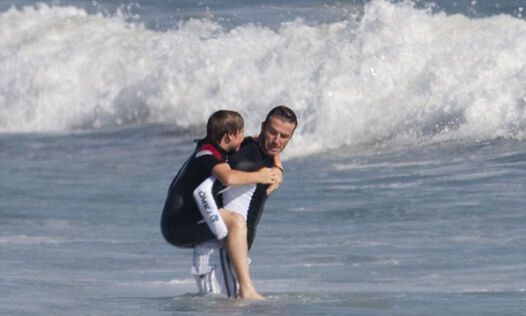 Бекхэм обучает сына на пляже