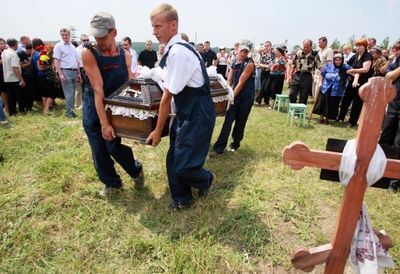 В Макеевке похоронили шестерых работников шахты. ФОТО