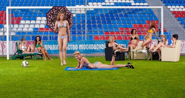 Российские футболистки провели откровенную фотосессию. Фото, видео