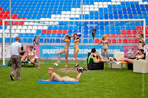 Российские футболистки провели откровенную фотосессию. Фото, видео
