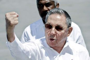 Модник Каддафи. 6 солнцезащитных очков, которые носят диктаторы. Фото