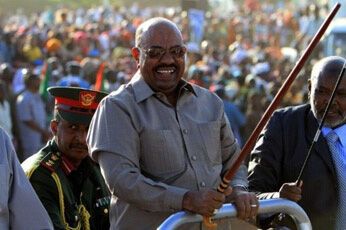 Модник Каддафи. 6 солнцезащитных очков, которые носят диктаторы. Фото