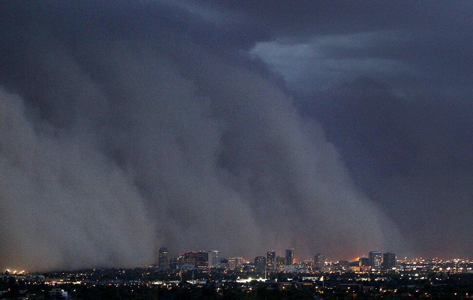 Пыльная буря накрыла города Аризоны