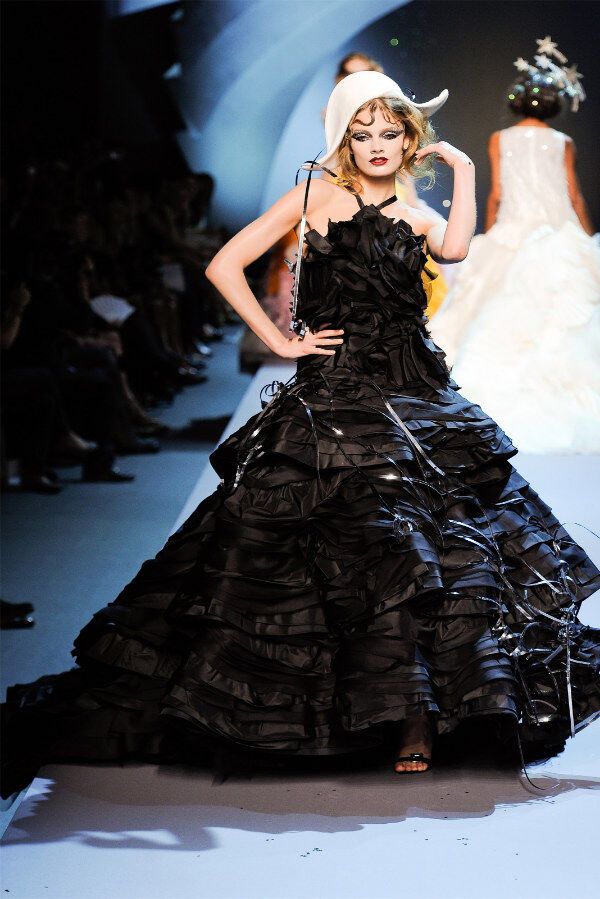 Тиждень моди в Парижі. Розкішні сукні від Сhristian Dior. Фото