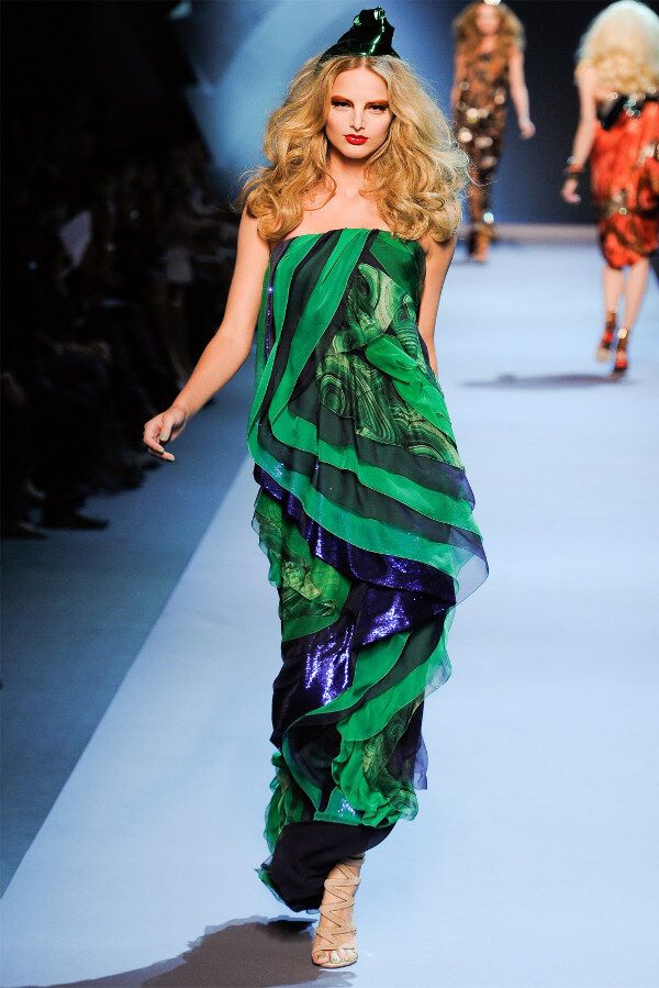 Тиждень моди в Парижі. Розкішні сукні від Сhristian Dior. Фото