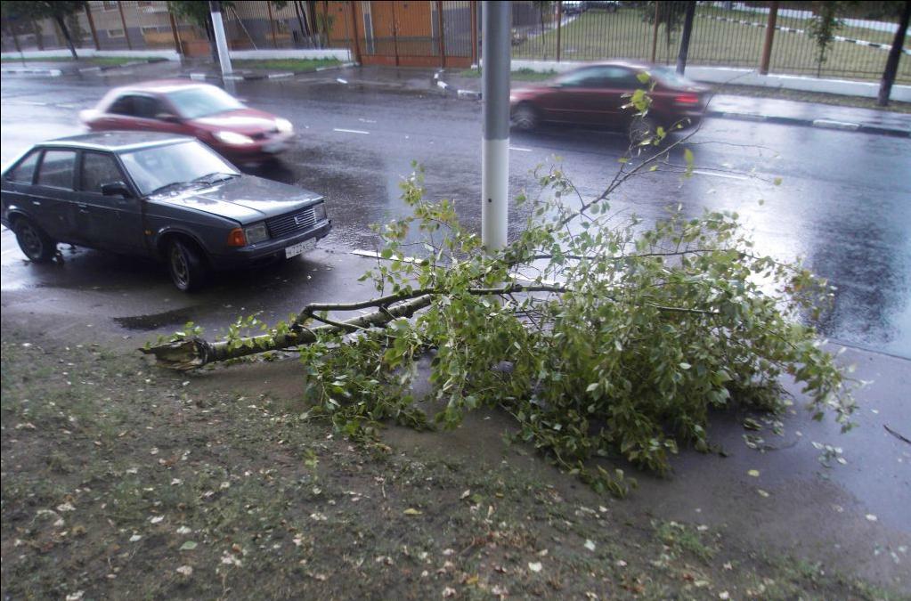 На Москву обрушился ливень со снегом. Фото. Видео