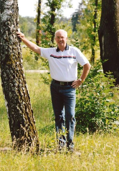 Азаров в Facebook отчитался о летнем отдыхе. Фото