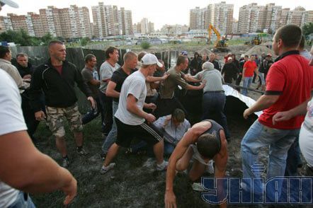 Строительный скандал в Киеве: собрание переросло в побоище. Фото