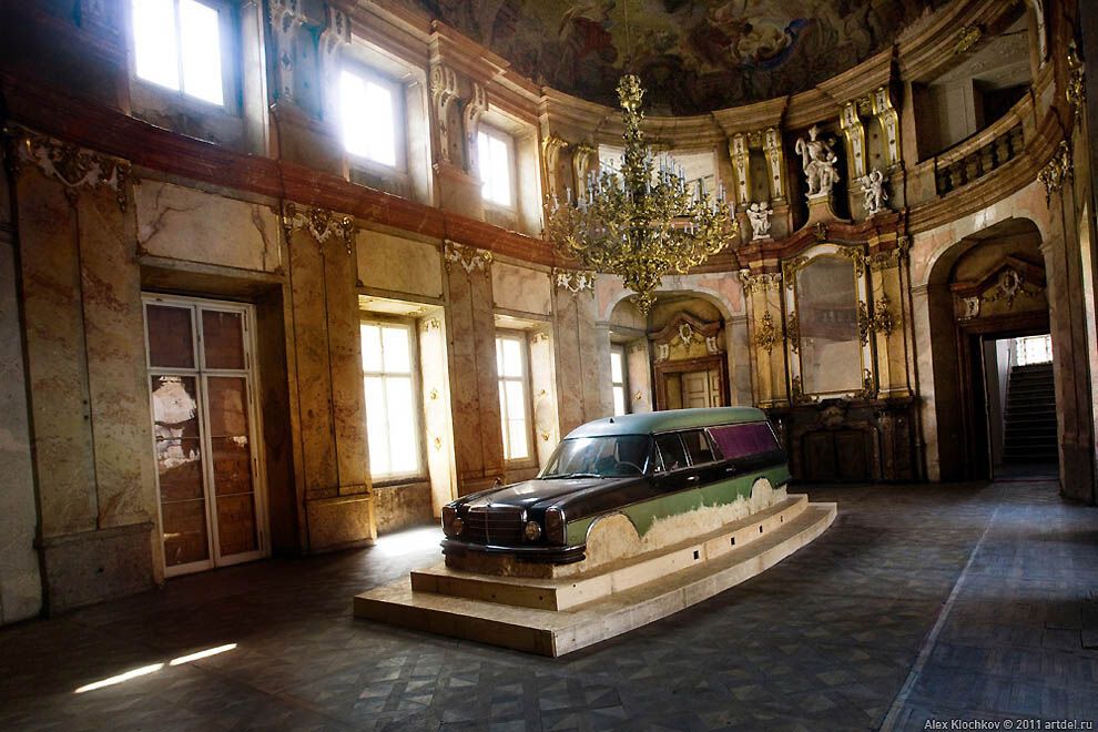 Фотографії з незвичайною виставки в Чехії