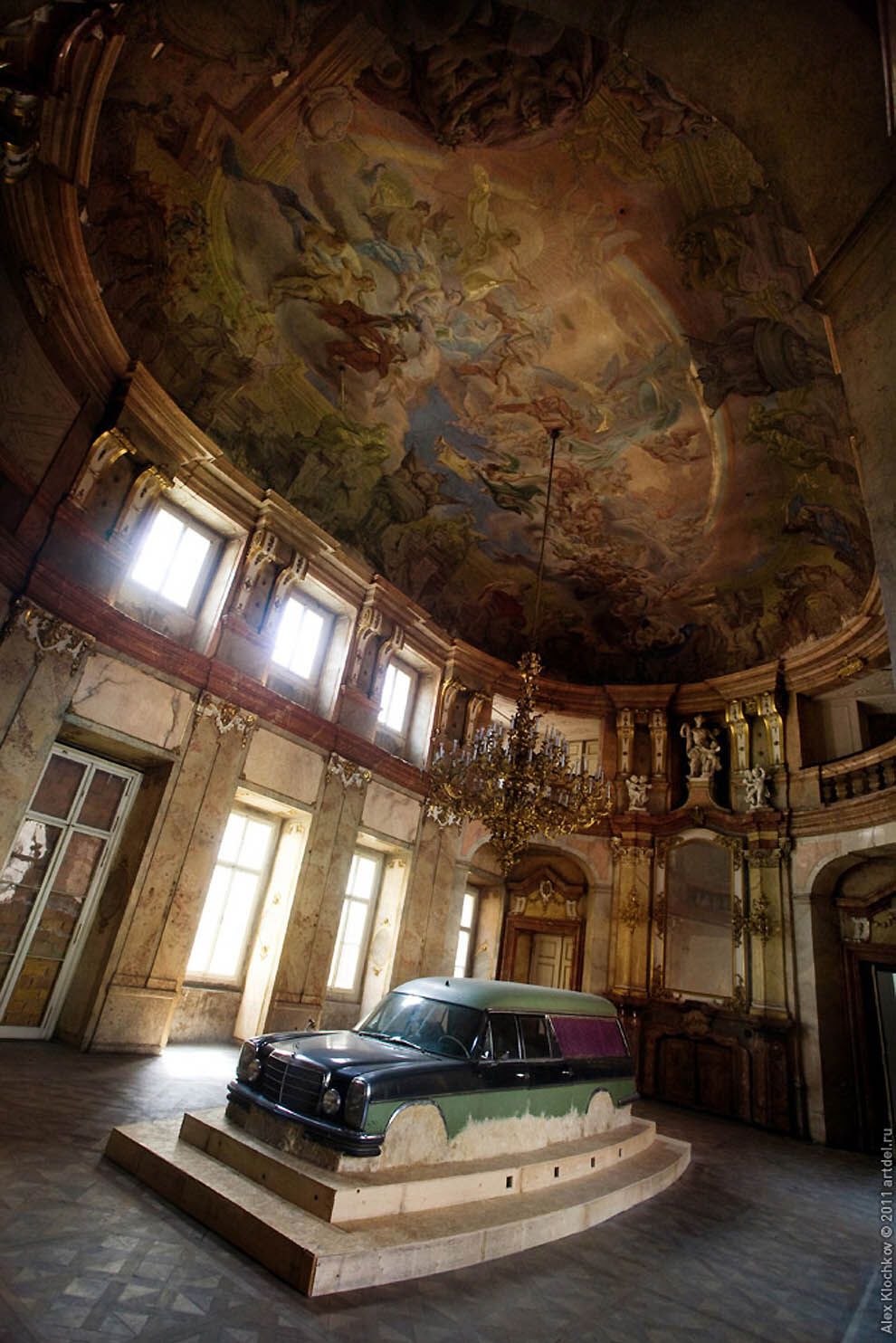 Фотографії з незвичайною виставки в Чехії