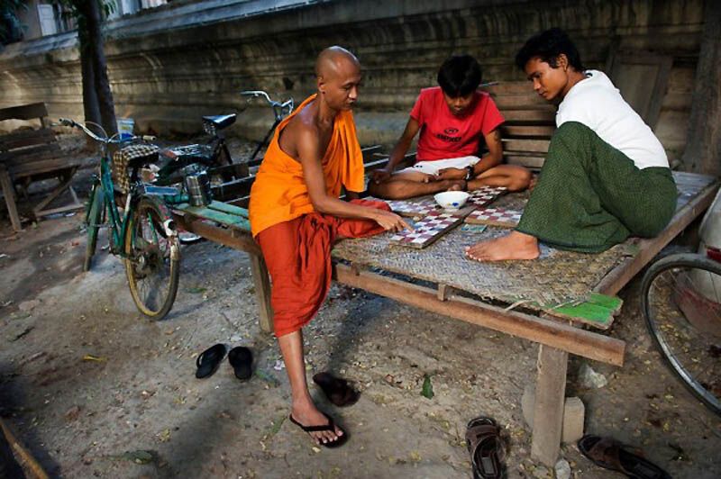 Буденне життя бірманських ченців