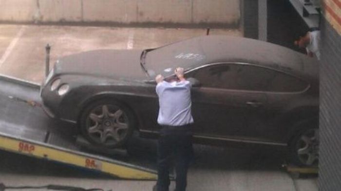 В одном из гаражей Лондона нашли заброшенный Bentley