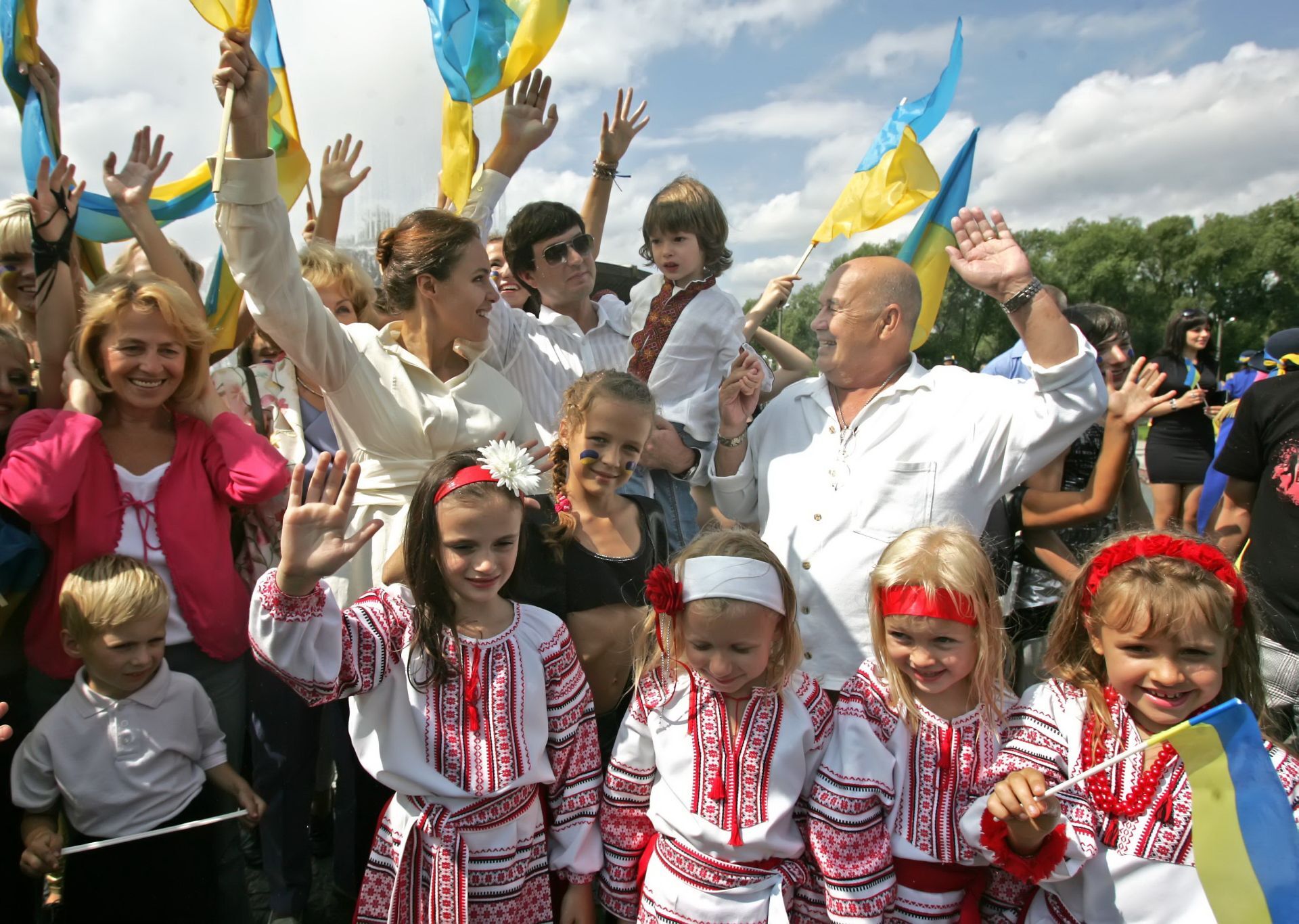 На Киевщине открыли Крест памяти погибшим украинцам