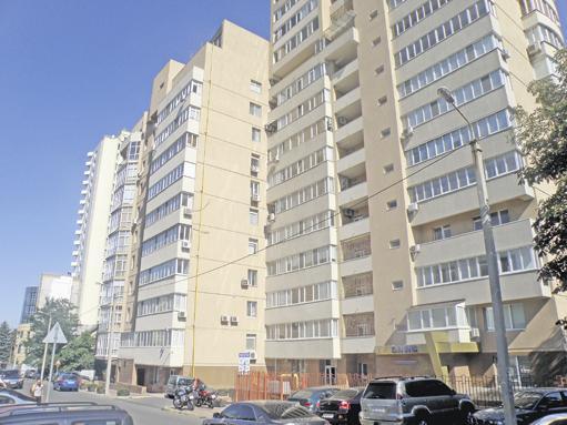 Мэр Днепра живет в трехэтажном доме с тренажерным залом, а его зам "захватил" улицу. Фото