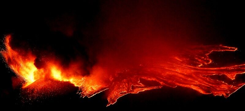 Вулкан Етна почав викидати фонтани лави
