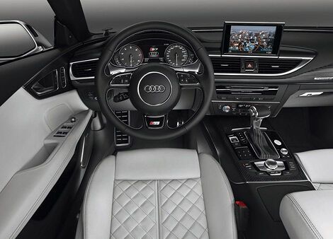 Audi представила самую мощную модификацию седана A8 — S8