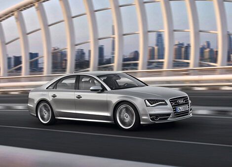 Audi представила самую мощную модификацию седана A8 — S8