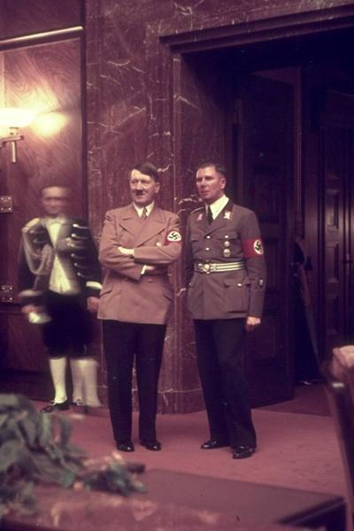 Обнародованы 40 редких фотографий Гитлера 