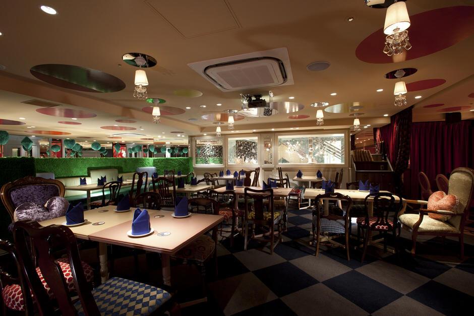 «Алиса в стране чудес» – ресторан в Токио