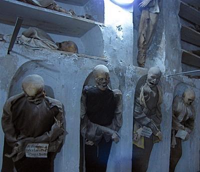 Музей мерців в Палермо. Фото