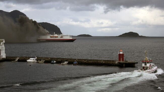 ЧП в Норвегии: с загоревшегося лайнера эвакуировали сотни людей. Фото, видео