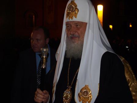 Кирилла в Луганске встречали ковровой дорожкой и хлебом-солью. Фото